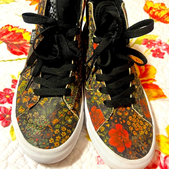 Vans Floral High-Top Sneakers - Picture 2 of 14
